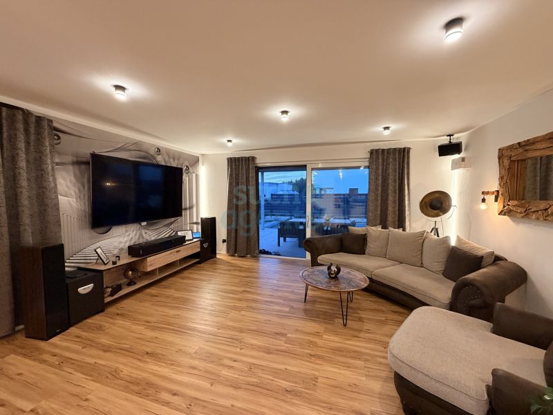 Luxuri�se Villa mit Smart-Home-Technologie, Pool, PV & gro�z�gigem Wohnkomfort /  / 4641&nbsp;Oberschauersberg / Bild 2