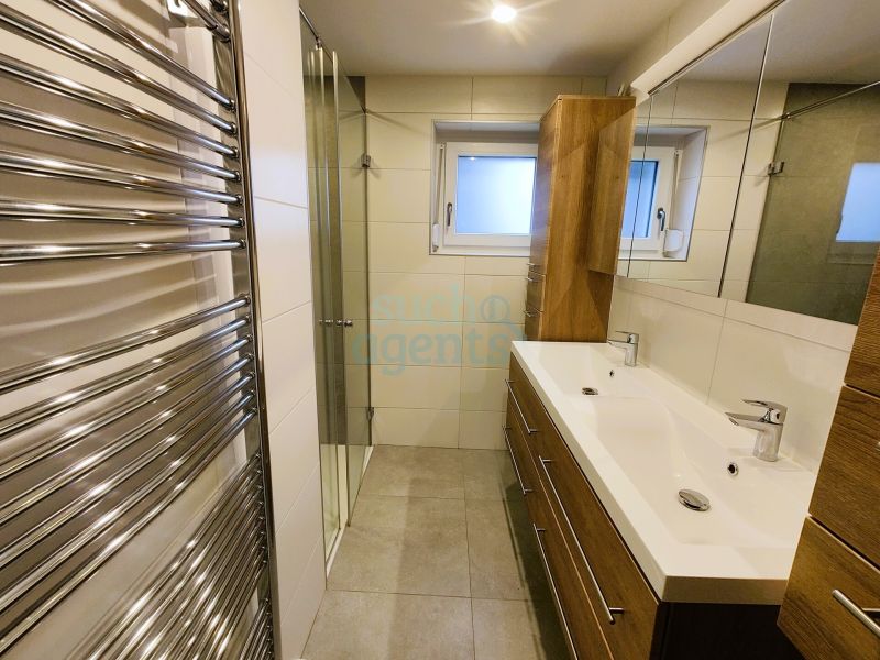 Einfamilienhaus mit Pool, Sauna, Wintergarten & gro�em Grundst�ck in Ruhelage /  / 4911&nbsp;Tumeltsham / Bild 3