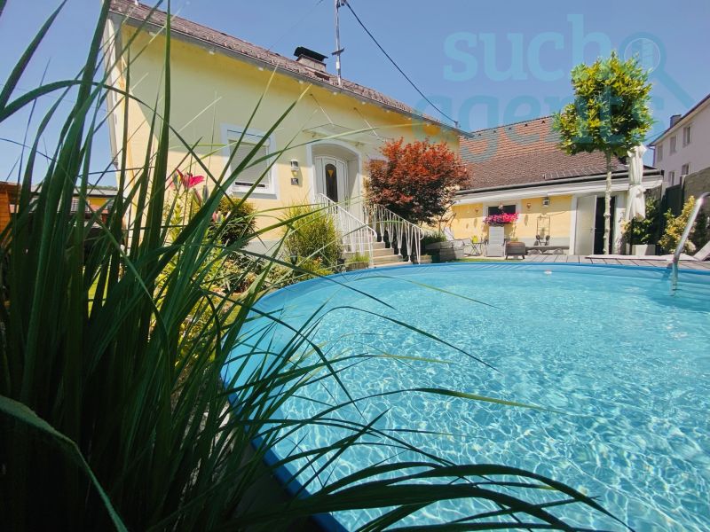 Stilvoll Wohnen: Saniertes Einfamilienhaus mit Altbauflair in ruhiger Wohnsiedlung
