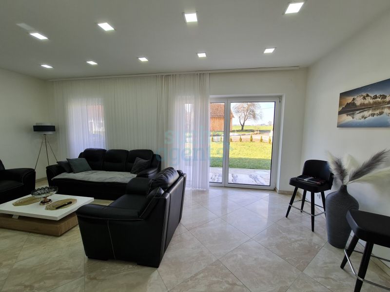 Neuwertiges Einfamilienhaus mit Garten und Carport n�he Haid Center /  / 4501&nbsp;Neuhofen an der Krems / Bild 1