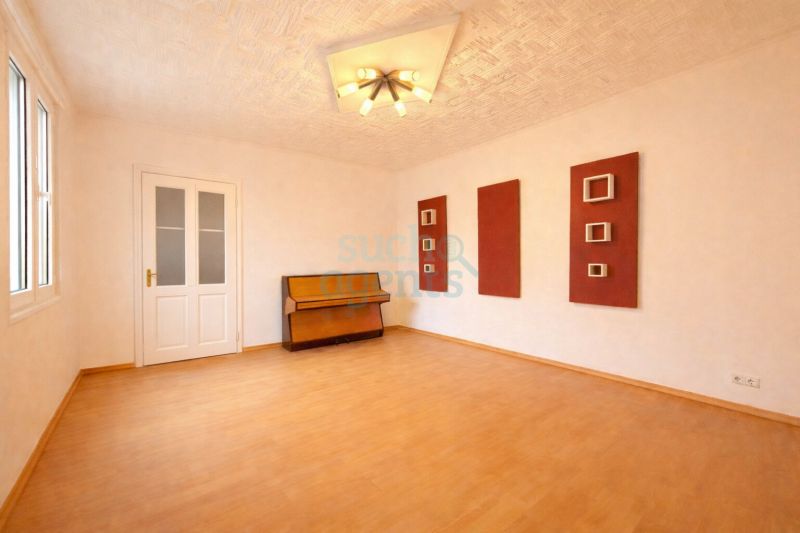 Mehrfamilienhaus mit 10 Zimmern auf ca. 275 m2 Wohnfl�che und viel Potential /  / 2410&nbsp;Hainburg an der Donau / Bild 1