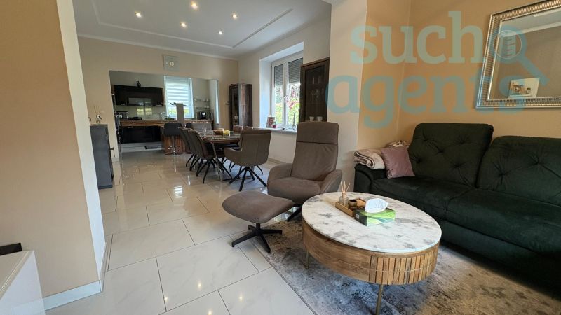 Renovierte Doppelhaushälfte in Wels ? 3 Einheiten, Garten & Garage