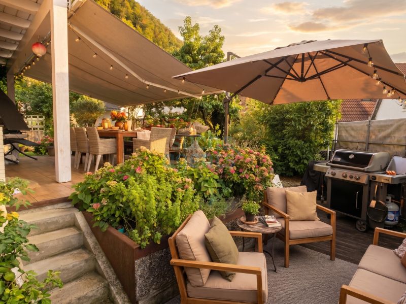 Sonniges Einfamilienhaus in ruhiger Lage mit Weitblick, Pool, Balkon, Tischlerküche, Keller & Garage