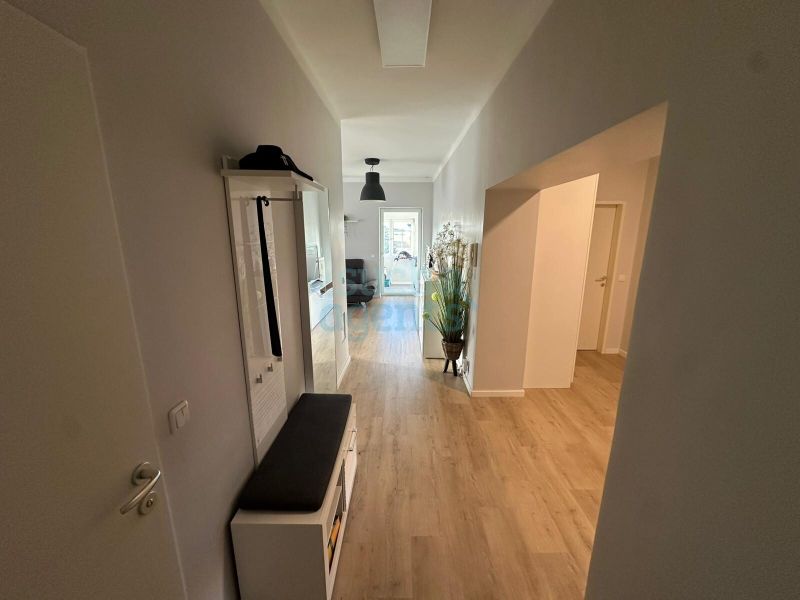 Renovierte 4-Zimmerwohnung mit 233 m Eigengarten und zwei Stellpltzen ? Nhe Haid-Center /  / 4053 Haid / Bild 3