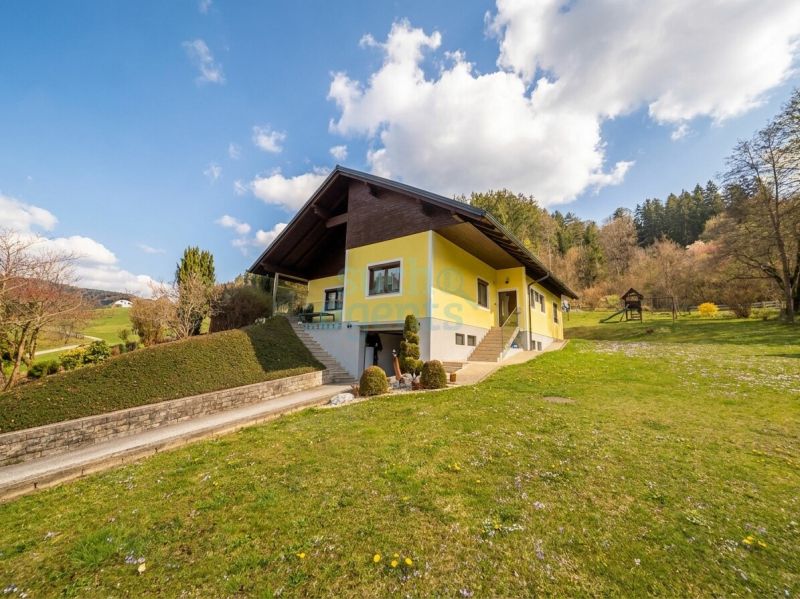 Modernisiertes Haus mit gro�em Garten und Terrasse in idyllischer Lage