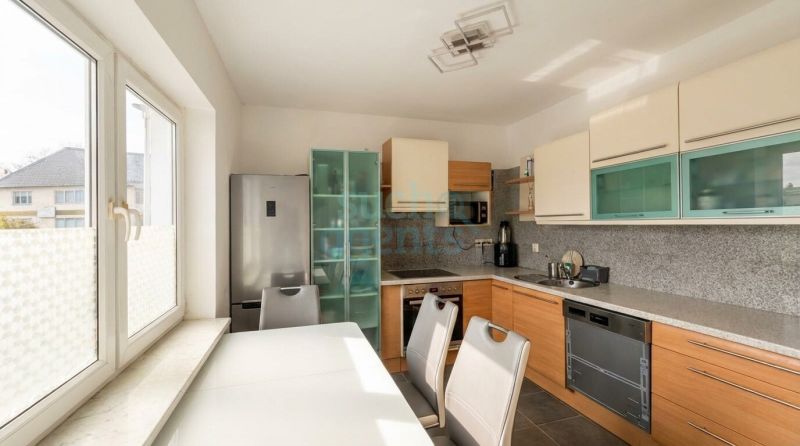 Modernisiertes Mehrfamilienhaus mit zus�tzlicher Mieteinheit, verpachtetem Gesch�ftslokal und Garten