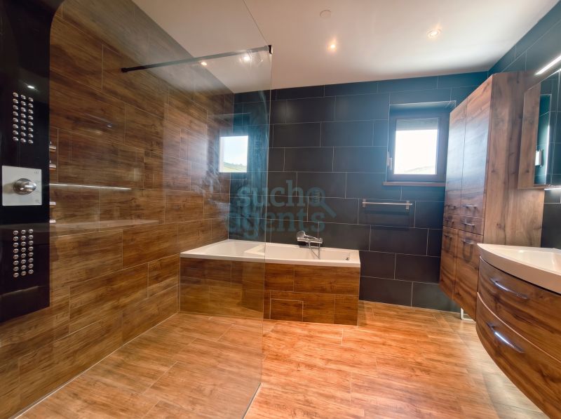 Haus mit ca. 160 m� zum Wohnen, rund 960 m� Garten sowie Pool, Garagen und viel Potential /  / 2442&nbsp;Unterwaltersdorf / Bild 4