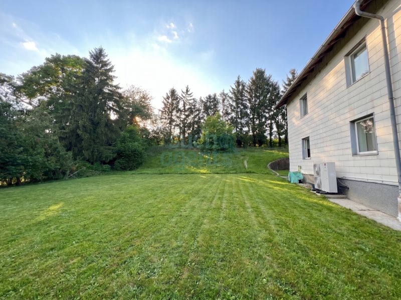 Gro�z�giges, saniertes Familienhaus mit Terrasse, Garten und Blick auf die Burg Neulengbach