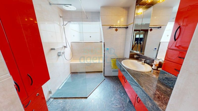 4 - Zimmer Wohnung mit Wintergarten und Garten Nutzung (sehr gro�er Garten) /  / 6063&nbsp;Rum / Bild 4